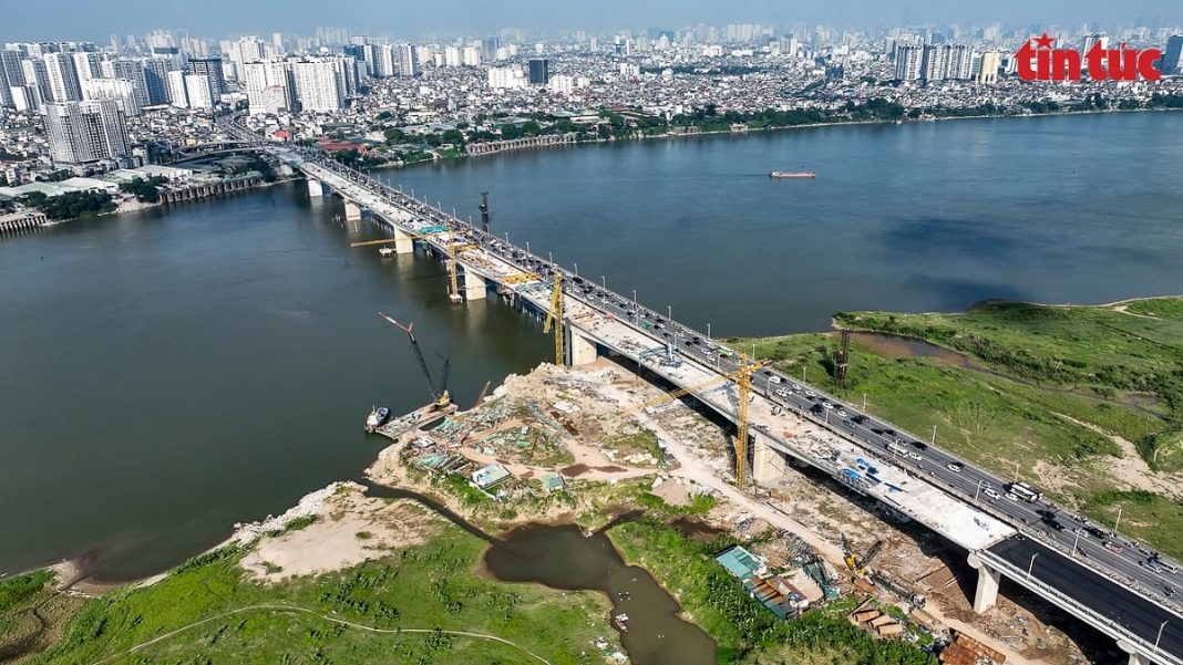 Hợp long cầu Vĩnh Tuy 2 nối đôi bờ sông Hồng