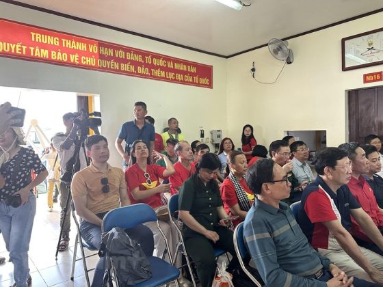 C&aacute;c th&agrave;nh vi&ecirc;n, đa phần l&agrave; kiều b&agrave;o trong Đo&agrave;n c&ocirc;ng t&aacute;c số 4/2023 tới thăm v&agrave; l&agrave;m việc tại Nh&agrave; gi&agrave;n DK1 Ph&uacute;c Tần.