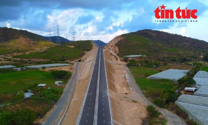 14 min 696x420 - Ngắm hai cao tốc Nha Trang - Cam Lâm, Vĩnh Hảo - Phan Thiết dài 150 km đi vào khai thác
