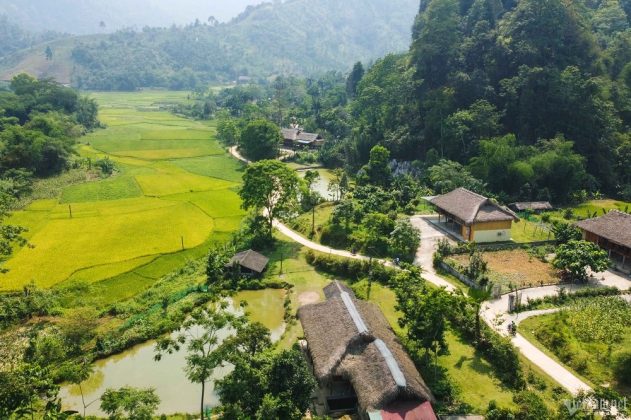 Bản Khun l&agrave; cửa ng&otilde; để tới được hang B&oacute; Mỳ, nơi đ&acirc;y nằm lọt thỏm trong một thung lũng c&oacute; thời tiết m&aacute;t mẻ, người d&acirc;n th&acirc;n thiện
