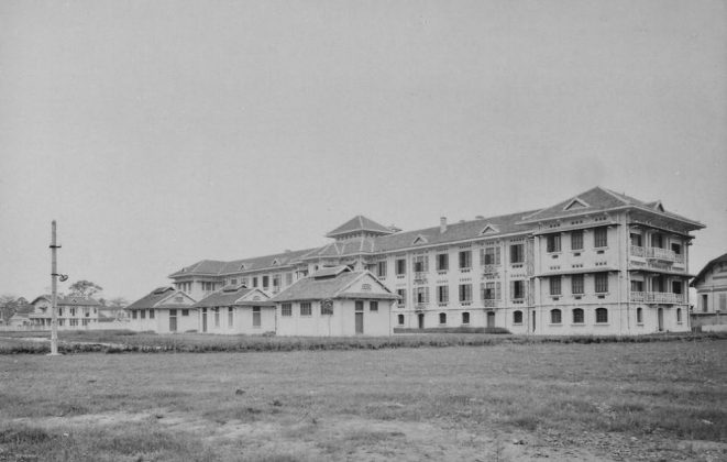 Bảo t&agrave;ng Louis Finot l&agrave; Bảo t&agrave;ng của Trường Viễn Đ&ocirc;ng B&aacute;c cổ Ph&aacute;p tại H&agrave; Nội ở phố Concession (phố Phạm Ngũ L&atilde;o), hiện nay l&agrave; Bảo t&agrave;ng Lịch sử, số 1 phố Phạm Ngũ L&atilde;o.