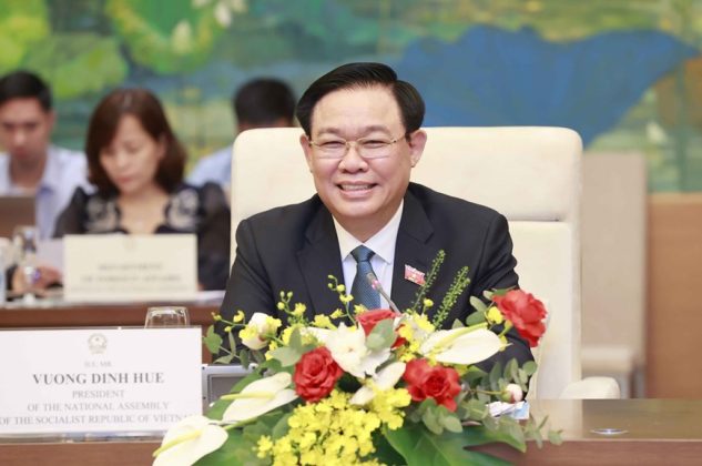 2 633x420 - Chủ tịch Quốc hội tiếp Chủ tịch Liên minh Nghị sỹ Hữu nghị Nhật-Việt