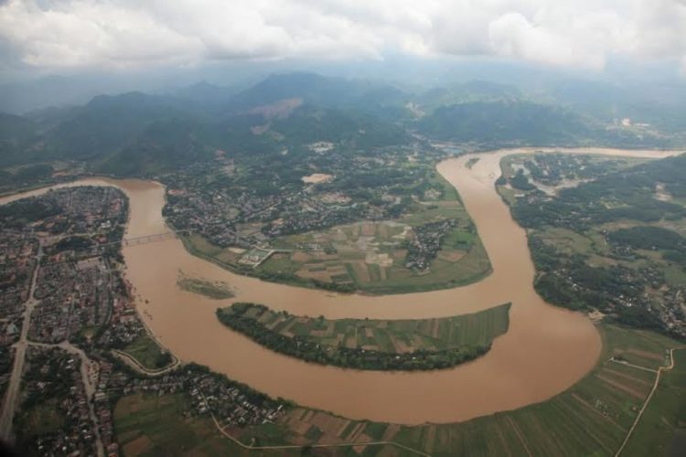 Hà Nội có nhiều con sông chảy trên địa bàn, bao gồm sông Hồng, sông Đuống, sông Đà, sông Nhuệ, sông Cầu, sông Đáy, sông Cà Lồ. Ngoài ra, 3 con sông Tô Lịch, Kim Ngưu và sông Tích chảy trong nội thành.