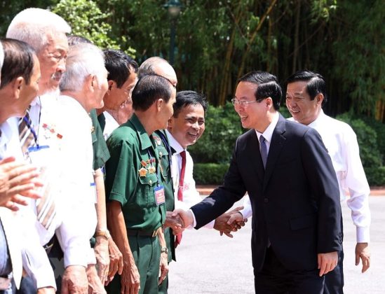 2 min 90 549x420 - Chủ tịch nước Võ Văn Thưởng gặp mặt đại biểu người có công tỉnh Vĩnh Long