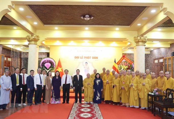 3 min 77 611x420 - Chủ tịch nước chúc mừng Đại lễ Phật đản tại TP.HCM