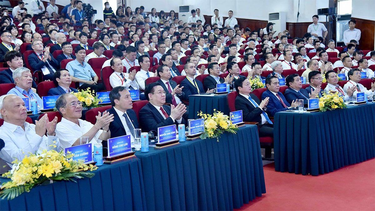 3 min 84 - Chủ tịch Quốc hội Vương Đình Huệ dự Hội nghị công bố Quy hoạch tỉnh Hà Tĩnh thời kỳ 2021 - 2030