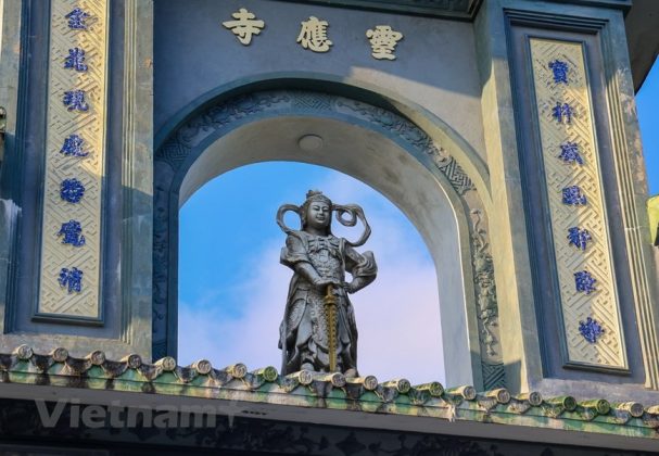 3 min 88 607x420 - Chiêm ngưỡng ngôi chùa Linh Ứng tuyệt đẹp nằm trên bán đảo Sơn Trà