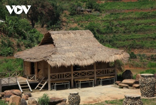 Đ&acirc;y l&agrave; điểm nhấn để người d&acirc;n bản Kẻ đ&oacute;n kh&aacute;ch du lịch đến chi&ecirc;m ngưỡng vẻ đẹp của v&ugrave;ng đất v&agrave; con người nơi n&agrave;y. Cũng l&agrave; minh chứng cho sự đổi thay trong nếp nghĩ c&aacute;ch l&agrave;m, tinh thần đo&agrave;n kết để tho&aacute;t ngh&egrave;o, x&acirc;y dựng đời sống văn h&oacute;a của đồng b&agrave;o La Ha nơi đ&acirc;y.