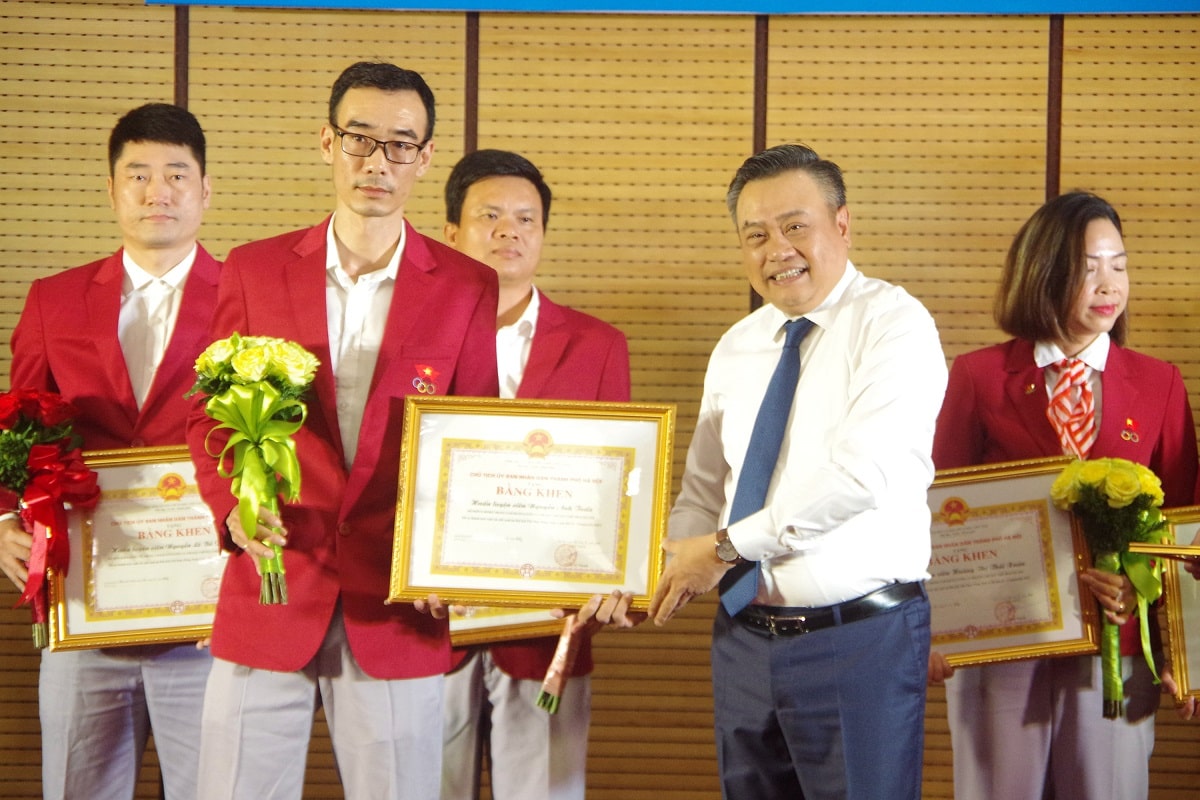 4 min 70 - Hà Nội tặng thưởng 3 tỷ đồng cho đoàn thể thao thành phố dự SEA Games 32, 1 tỷ đồng cho đội bóng đá nữ Việt Nam