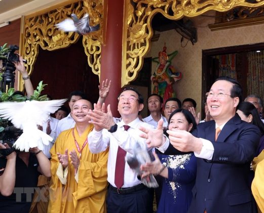 4 min 71 521x420 - Chủ tịch nước chúc mừng Đại lễ Phật đản tại TP.HCM