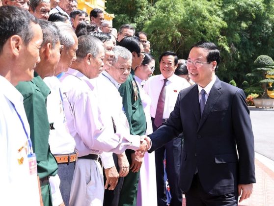 4 min 86 558x420 - Chủ tịch nước Võ Văn Thưởng gặp mặt đại biểu người có công tỉnh Vĩnh Long