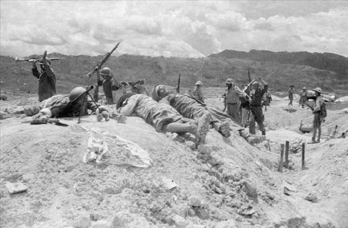 Ngày 22/4/1954, điểm cao 206 thuộc tuyến phòng ngự ngoại vi bảo vệ khu Trung tâm tập đoàn cứ điểm và sân bay Mường Thanh, bị quân ta tiêu diệt. Quân địch sống sót giơ tay xin hàng.