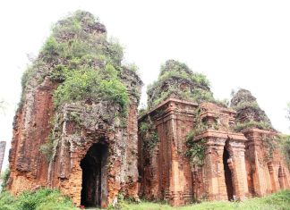 Chiêm ngưỡng bộ ba tháp Champa hơn ngàn năm tuổi tại Quảng Nam