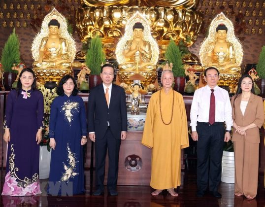 8 min 39 538x420 - Chủ tịch nước chúc mừng Đại lễ Phật đản tại TP.HCM