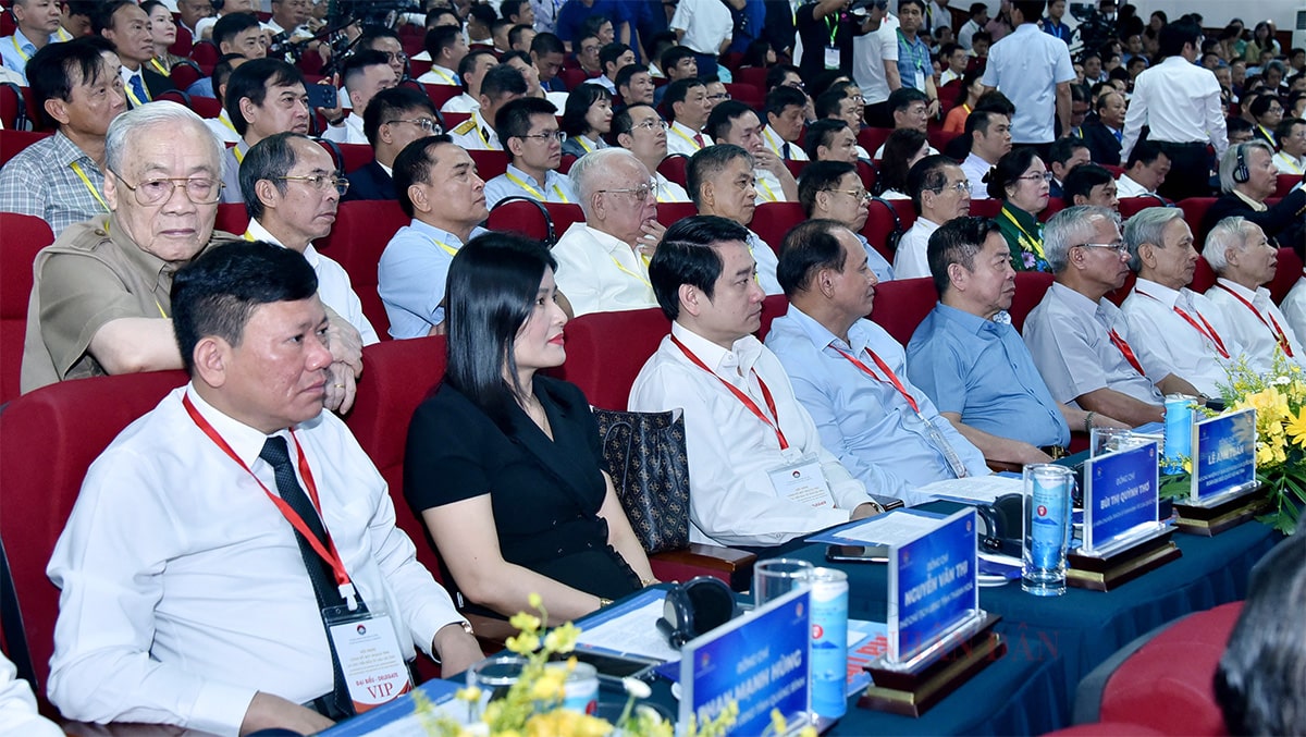 8 min 42 - Chủ tịch Quốc hội Vương Đình Huệ dự Hội nghị công bố Quy hoạch tỉnh Hà Tĩnh thời kỳ 2021 - 2030
