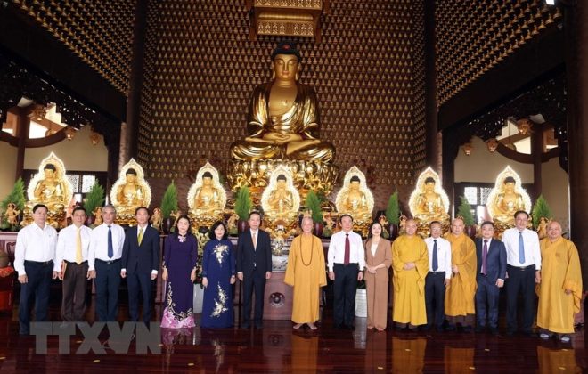 9 min 34 660x420 - Chủ tịch nước chúc mừng Đại lễ Phật đản tại TP.HCM