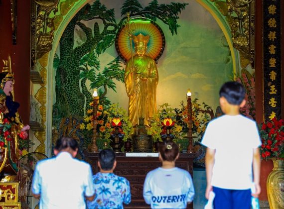 9 min 38 570x420 - Chiêm ngưỡng ngôi chùa Linh Ứng tuyệt đẹp nằm trên bán đảo Sơn Trà