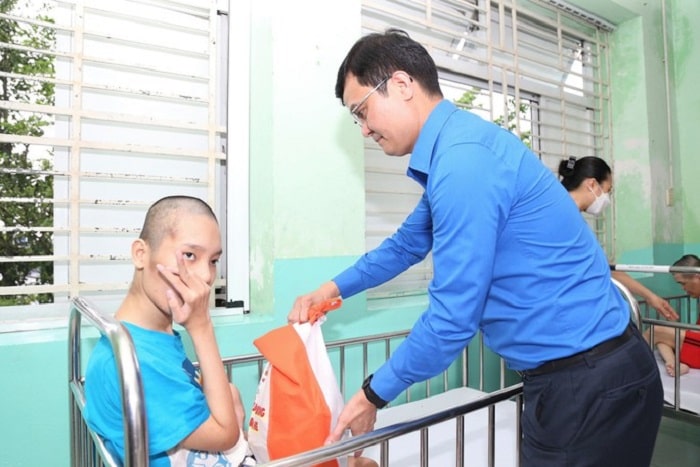 Anh Bui Quang Huy Bi thu Thu nhat Ban Chap hanh Trung uong Doan min - Phó Thủ tướng Trần Lưu Quang xúc động trước tâm sự của trẻ có hoàn cảnh đặc biệt