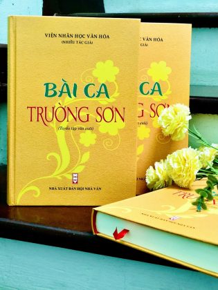 Bai ca Truong Son 2 min 315x420 - Bài ca Trường Sơn: Những áng văn chương đặc sắc - Tác giả: PGS. TS Đỗ Lai Thúy