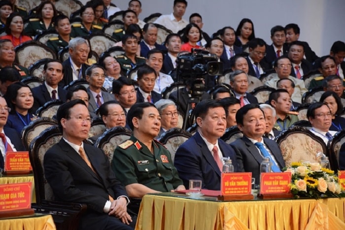 Chủ tịch nước Võ Văn Thưởng, các lãnh đạo, nguyên lãnh đạo Đảng, nhà nước dự Lễ kỷ niệm 60 năm Ngày Bác Hồ về thăm Đảng bộ và nhân dân tỉnh Nam Định.