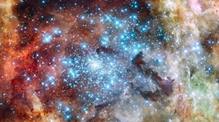 Tìm được ngôi sao 'quái vật vũ trụ' lớn gấp 10.000 lần Mặt Trời Tìm được ngôi sao 'quái vật vũ trụ' lớn gấp 10.000 lần Mặt Trời