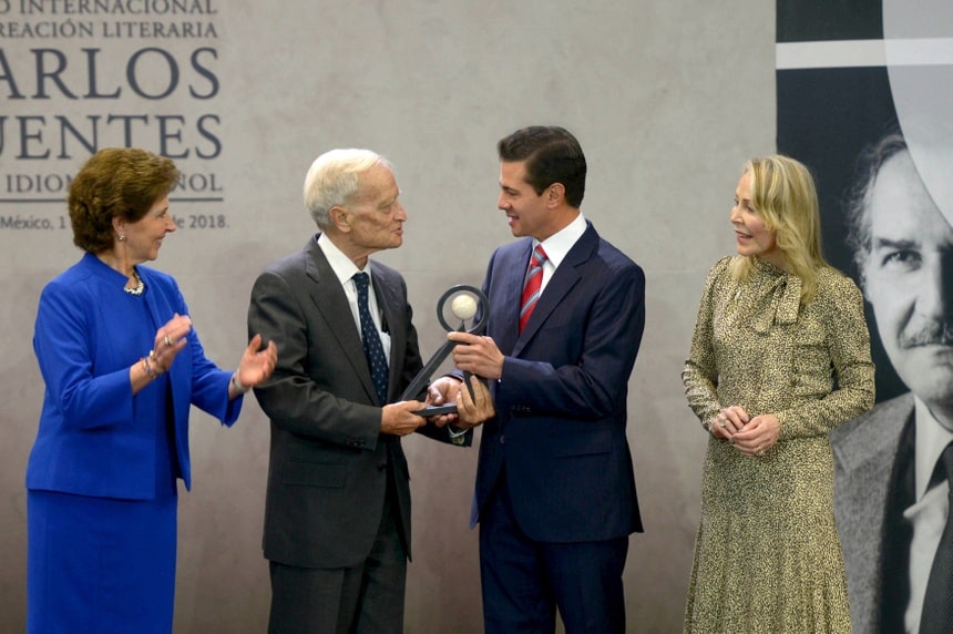 Giải thưởng Carlos Fuentes được đặt theo tên của nhà văn Mexico Carlos Fuentes.