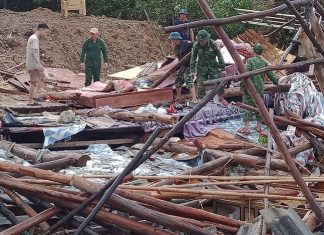 Mưa đá kèm giông lốc gây tốc mái, sập nhà tại Điện Biên