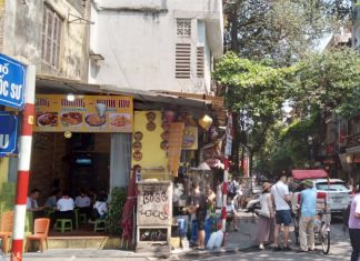 Đòn gánh cong vai phố - Tác giả: Vương Tâm