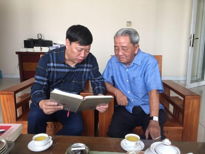 Nhà thơ Hoài Vũ, riêng đâu tượng đài tình yêu nơi cuối đất - Tác giả: Nhà văn Phùng Văn Khai Nhà thơ Hoài Vũ, riêng đâu tượng đài tình yêu nơi cuối đất - Tác giả: Nhà văn Phùng Văn Khai