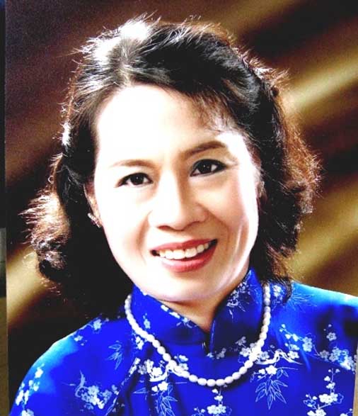 Nữ sĩ bước ra trò chuyện cuộc đời - Tác giả: Kim Ngọc Nữ sĩ bước ra trò chuyện cuộc đời - Tác giả: Kim Ngọc