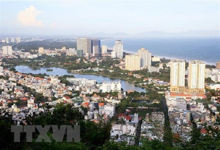 Thành phố Vũng Tàu nhìn từ đỉnh núi Nhỏ.