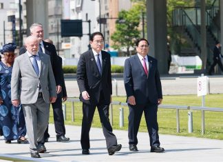 Hình ảnh xúc động tại công viên tưởng niệm hòa bình Hiroshima