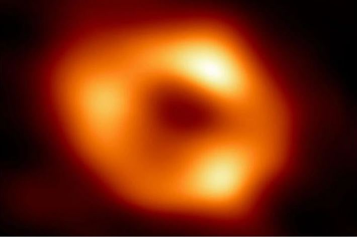 sieu lo den duoc tim thay nho su dung thau kinh min - Phát hiện lỗ đen lớn gấp 30 tỷ lần Mặt trời nhờ dự đoán của Albert Einstein