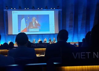 Việt Nam tham dự Hội nghị cấp cao về rác thải nhựa tại Paris