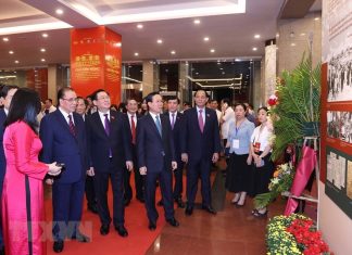 Chủ tịch nước và Chủ tịch Quốc hội dự Lễ trao giải Diên Hồng