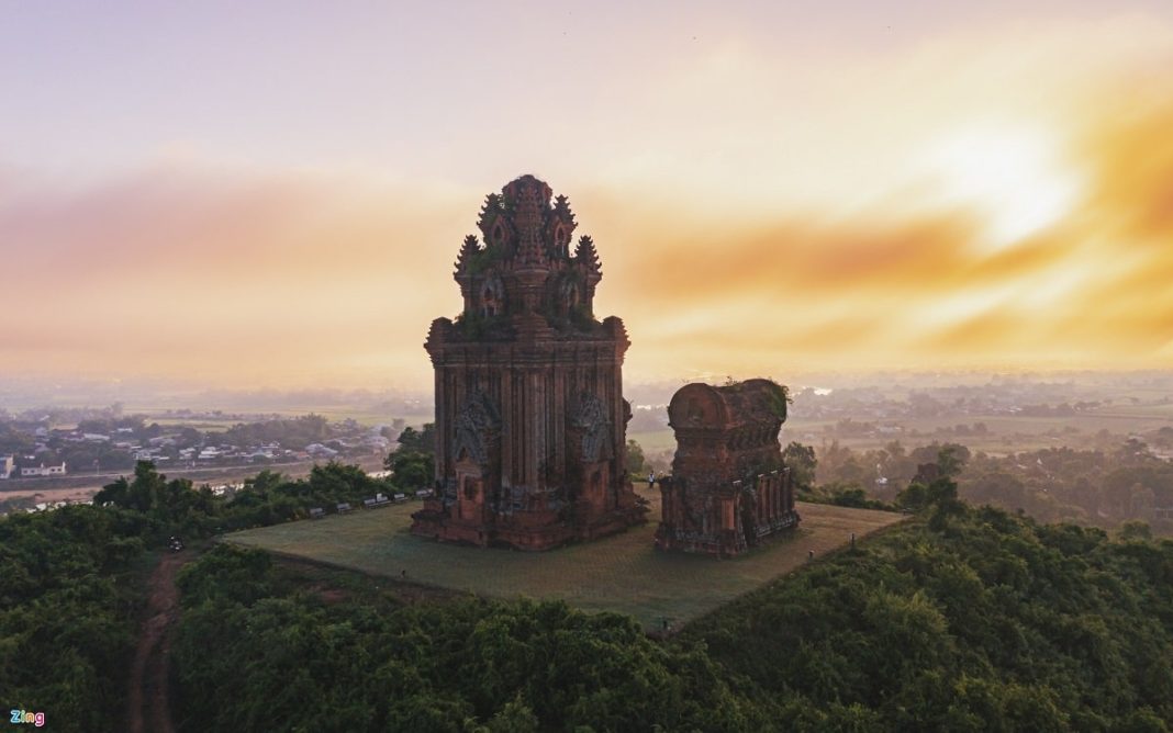 Kiến trúc Champa cổ tại tháp Bánh Ít ở Bình Định