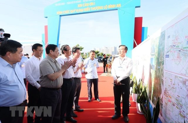 1 min 54 641x420 - Thủ tướng dự lễ khởi công các dự án đường bộ trọng điểm phía Nam