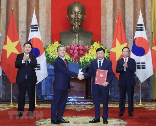1 min 67 520x420 - Chủ tịch nước Võ Văn Thưởng và Tổng thống Hàn Quốc chứng kiến lễ trao đổi các văn kiện hợp tác