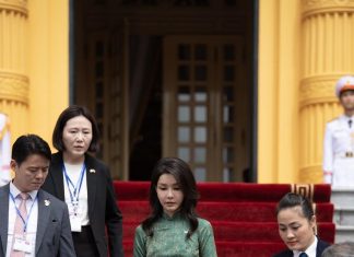 Đệ nhất Phu nhân Hàn Quốc diện áo dài trong chuyến thăm Việt Nam