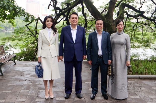1 min 73 638x420 - Chủ tịch nước và Tổng thống Hàn Quốc cùng hai phu nhân ăn sáng, dạo phố đi bộ