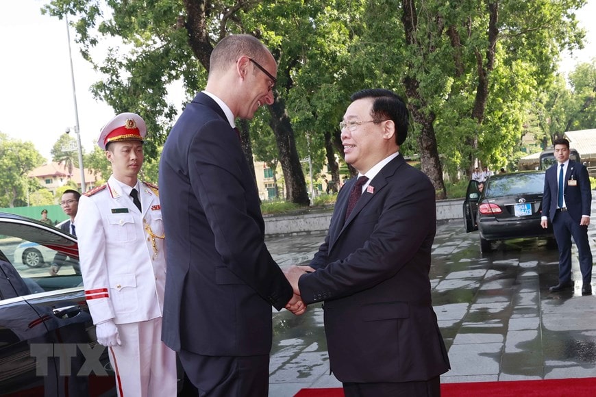 Chủ tịch Quốc hội đón, hội đàm với Chủ tịch Hội đồng Quốc gia Thụy Sĩ Chủ tịch Quốc hội đón, hội đàm với Chủ tịch Hội đồng Quốc gia Thụy Sĩ