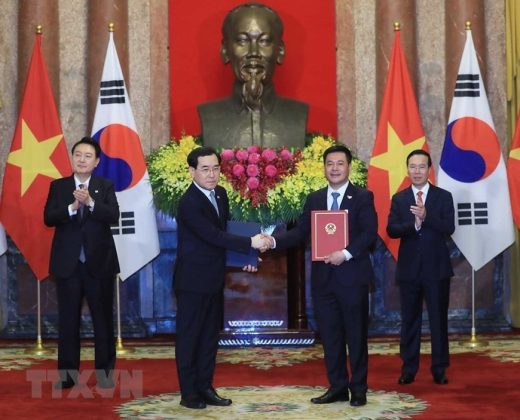 10 min 22 520x420 - Chủ tịch nước Võ Văn Thưởng và Tổng thống Hàn Quốc chứng kiến lễ trao đổi các văn kiện hợp tác