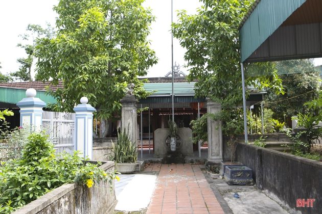 Di t&iacute;ch lịch sử văn h&oacute;a Nh&agrave; thờ Nguyễn Huy Hổ, được Bộ Văn h&oacute;a - Th&ocirc;ng tin xếp hạng cấp quốc gia năm 2001. Nguyễn Huy Hổ (1783 - 1841) l&agrave; một trong những người con trai của Nguyễn Huy Tự, ch&aacute;u gọi Đại thi h&agrave;o Nguyễn Du bằng ch&uacute;.