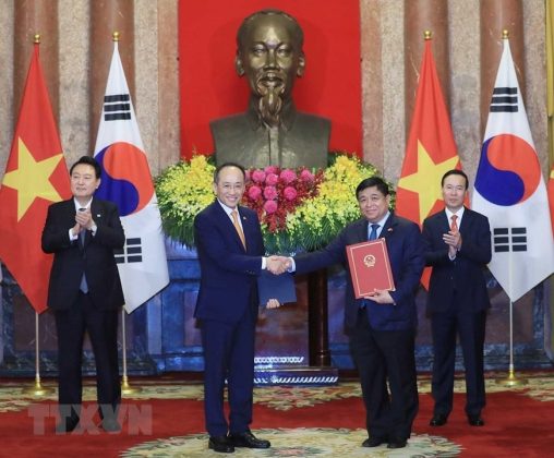 13 min 14 508x420 - Chủ tịch nước Võ Văn Thưởng và Tổng thống Hàn Quốc chứng kiến lễ trao đổi các văn kiện hợp tác