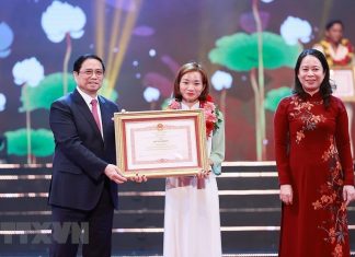 Thủ tướng dự Hội nghị biểu dương, tôn vinh điển hình tiên tiến toàn quốc