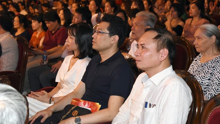 16 min 744x420 - Chủ tịch Quốc hội dự chương trình 'Vinh quang Tổ quốc Việt Nam'