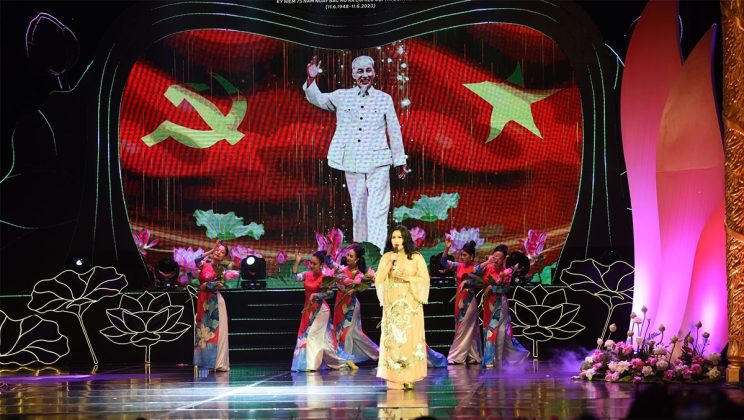 19 min 744x420 - Chủ tịch Quốc hội dự chương trình 'Vinh quang Tổ quốc Việt Nam'