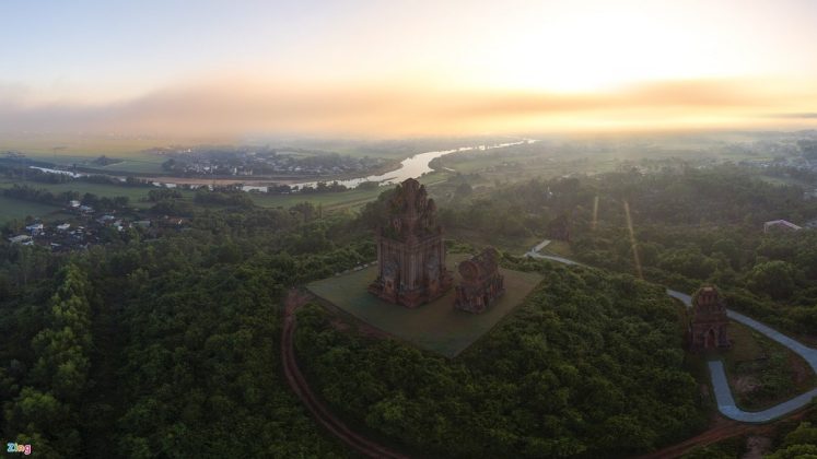 2 min 27 747x420 - Kiến trúc Champa cổ tại tháp Bánh Ít ở Bình Định