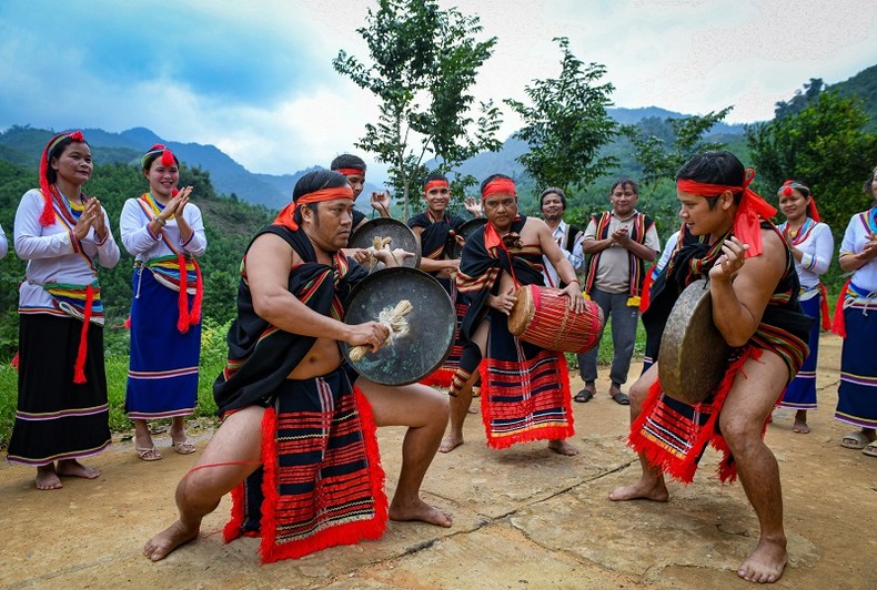 Phát hiện, sưu tầm, nghiên cứu, tổng kết tinh hoa văn hóa ở các dân tộc chính là khích lệ nhân dân các dân tộc vững tin vào sự đóng góp cho kho tàng chung của văn hóa Việt Nam. 