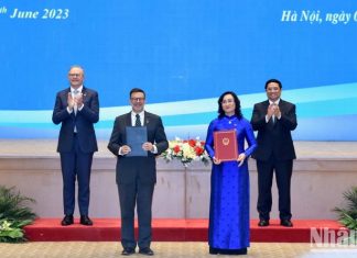 Thủ tướng Phạm Minh Chính và Thủ tướng Australia Anthony Albanese chứng kiến Lễ ký kết văn kiện hợp tác